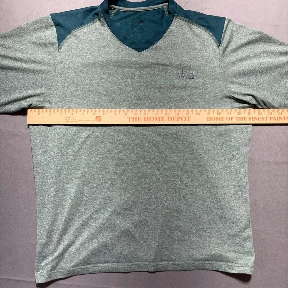 The North Face Mens Heather Gray Blue Colorblock Flash Dry V-Neck Athletic Tee L